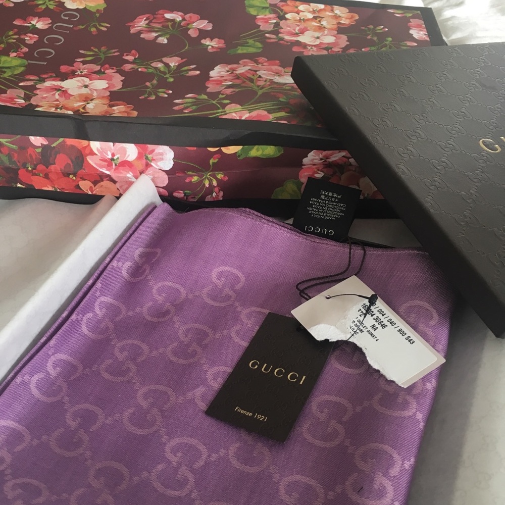 Gucci scarf